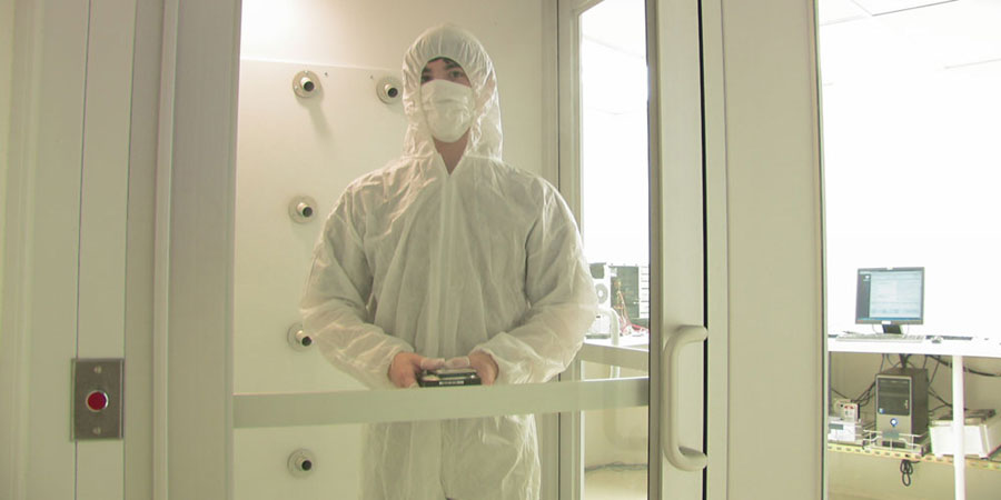 Receiving air shower in ISO 5 / Class 100 certified data recovery cleanroom air shower unit